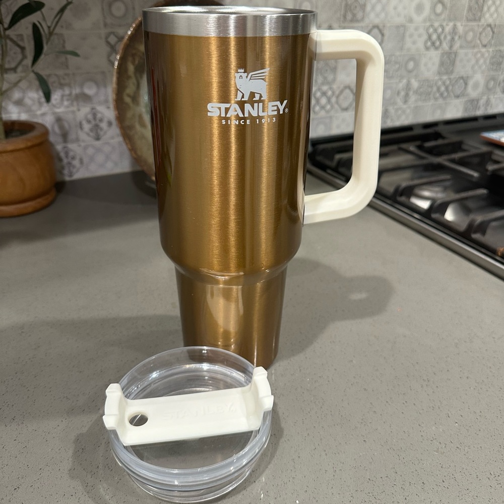 Gold and white Stanley Cup - 40oz - GUC